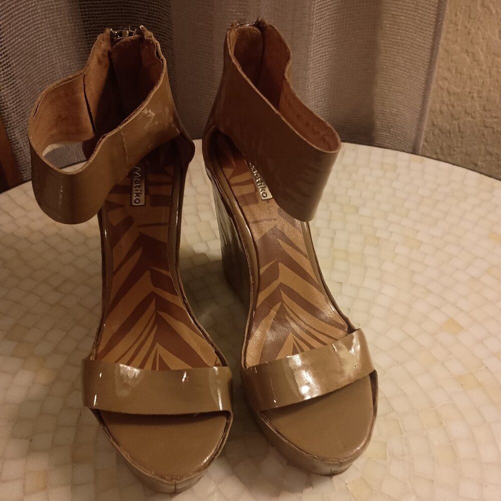 Vintage Matiko Platform Wedge Sandals Tan patent Leather 7‎ M